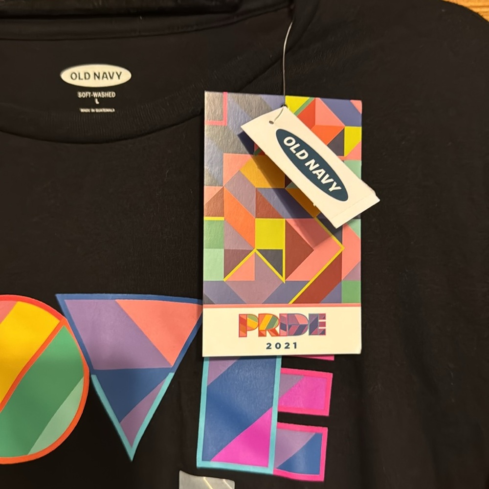 Old Navy LOVE T shirt - Picture 4 of 5